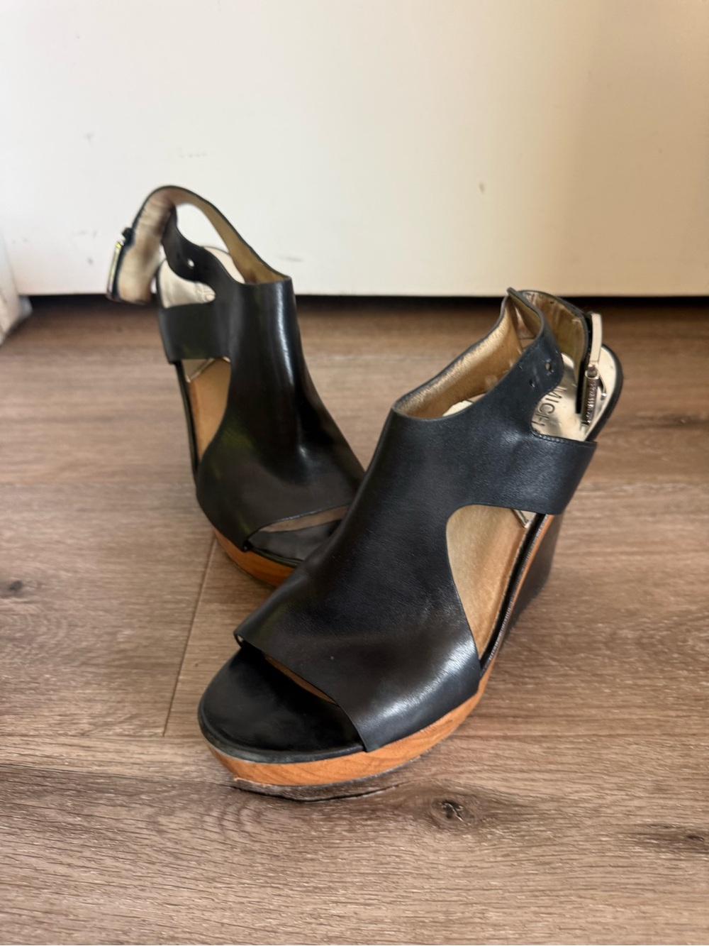 Vintage Michael Kors Black Leather Wedge Sandals with Buckle 8.5 - Picture 5 of 8